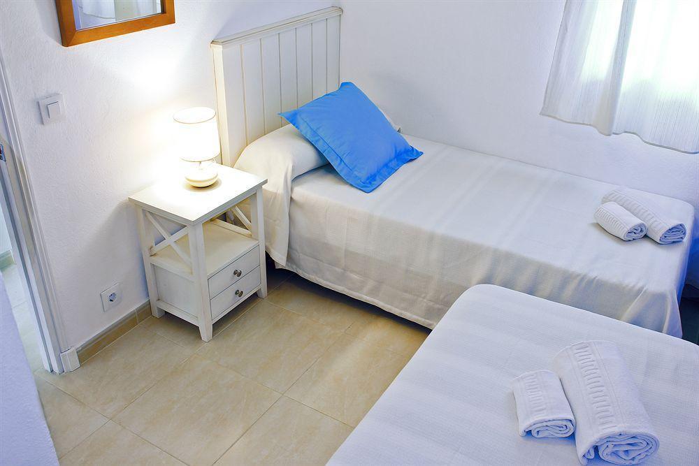 Apartamentos Son Bou Playa Gold Bagian luar foto